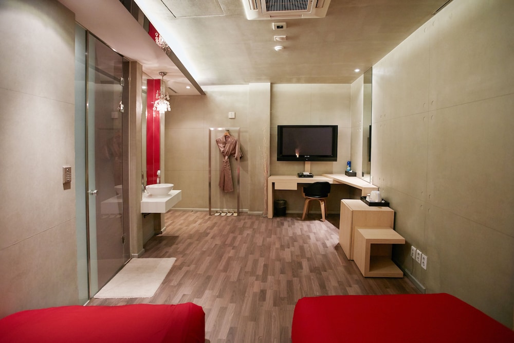 Tria Hotel 52/62