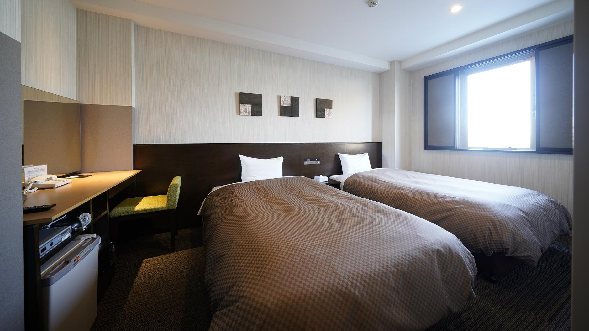 Universal, Moderate, Twin Beds