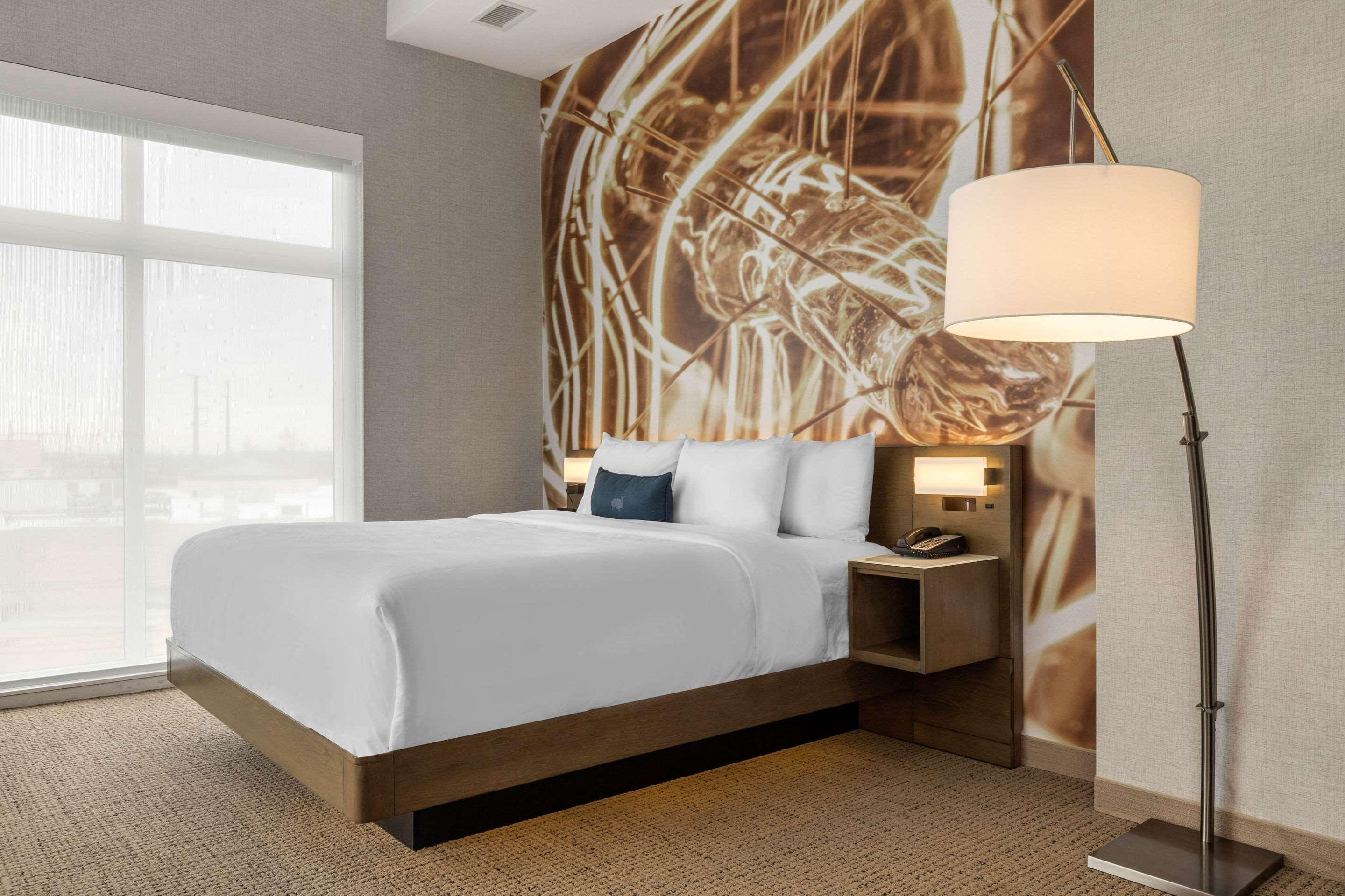 Upgrade, Suite, King Bed، Cambria Hotel West Orange 3/4