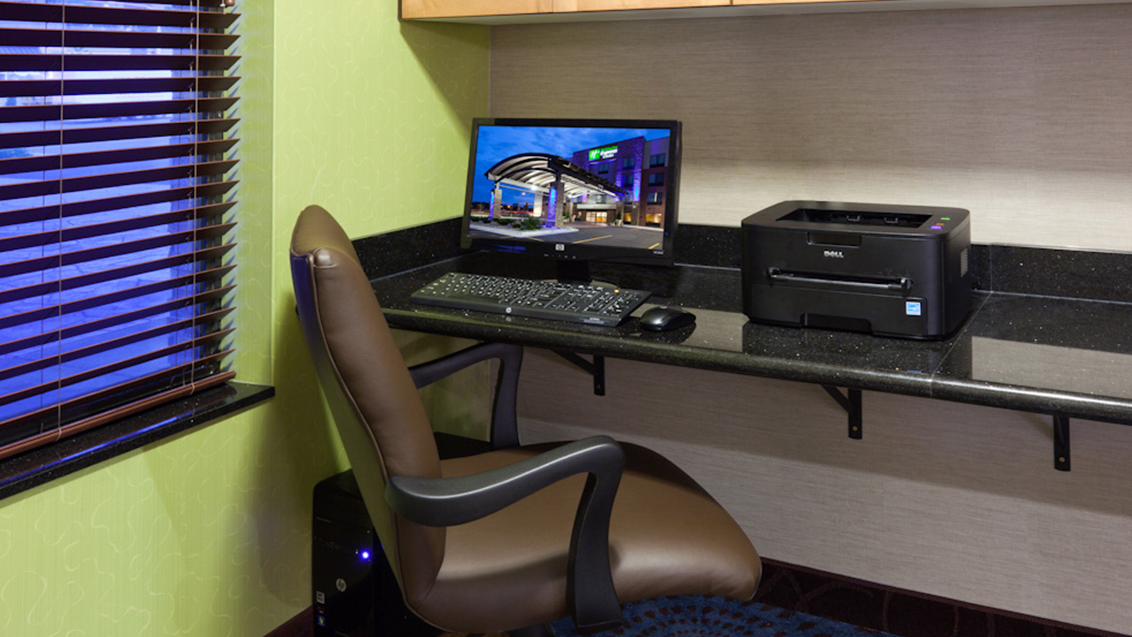 Holiday Inn Express Hotel Suites Rochester 45/51