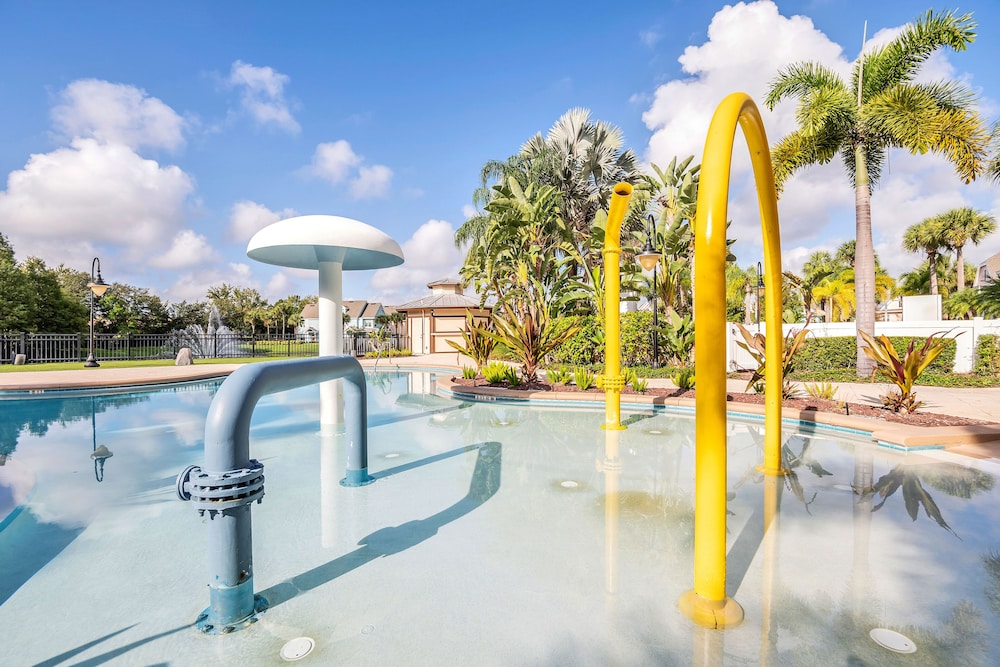 Runaway Beach Club Resort 60/68