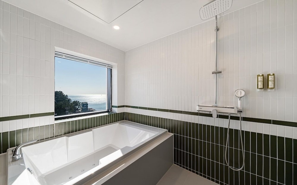 Ava Hotel Songjeong 29/37