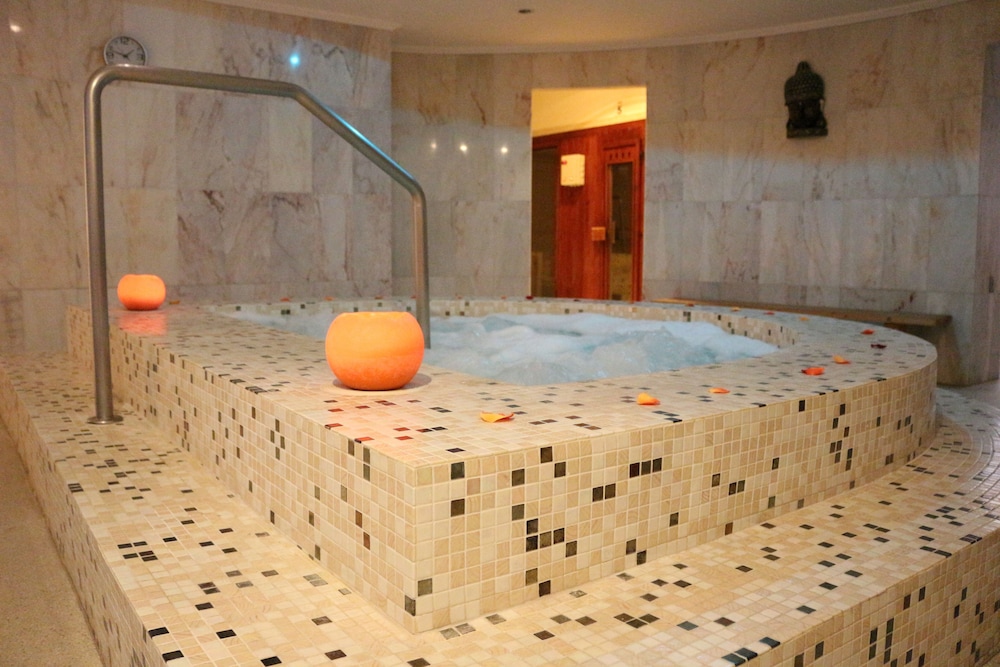 Paradise Park Fun Lifestyle Hotel 32/72