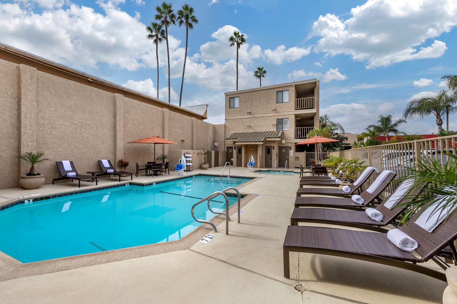 Best Western Plus Anaheim Inn 58/59