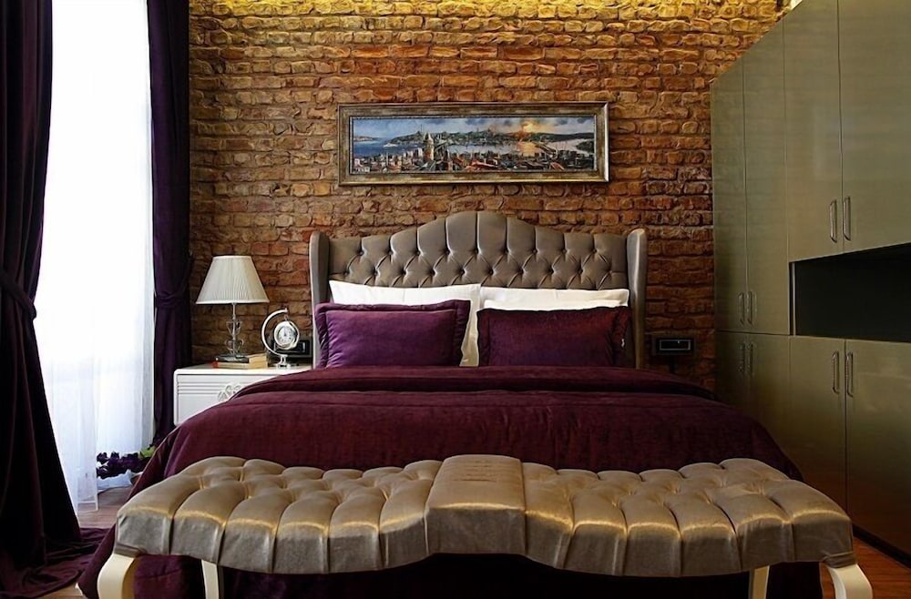 Frida Suites 4/55