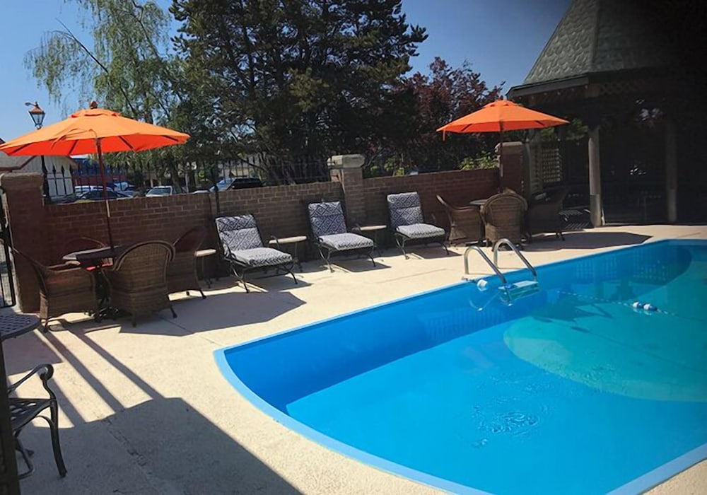 Coachman Inn Suites 39/64
