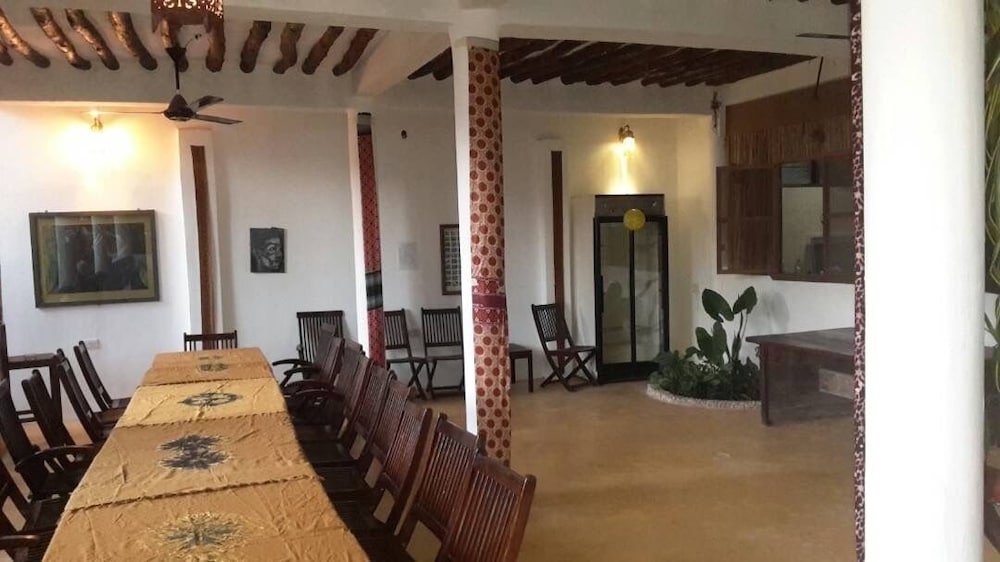 Casa Umoja Guesthouse 34/50