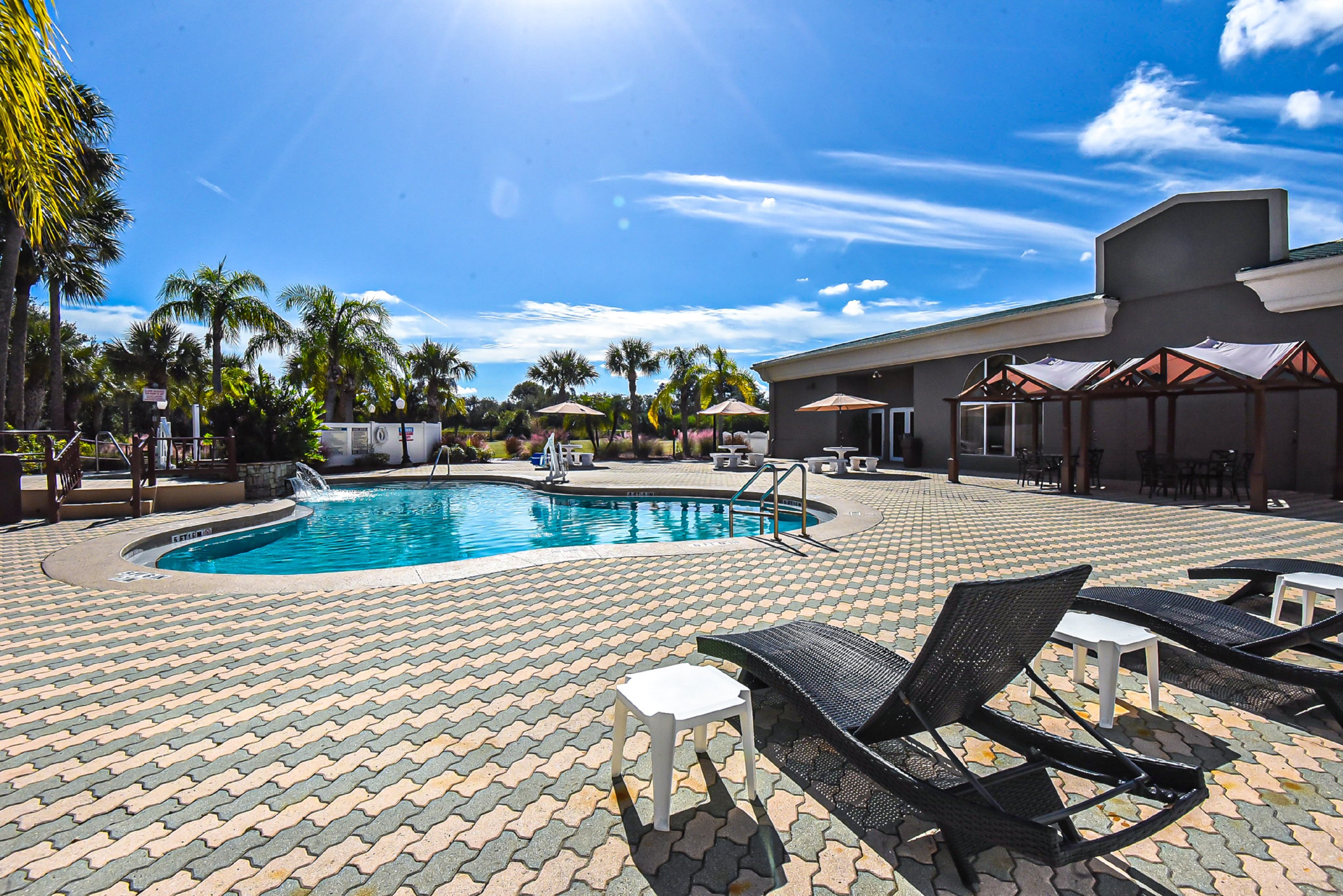Holiday Inn Express and Suites Cocoa 50/50