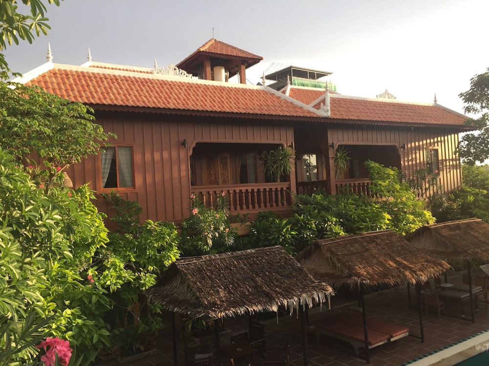 Delux Villa 5/48