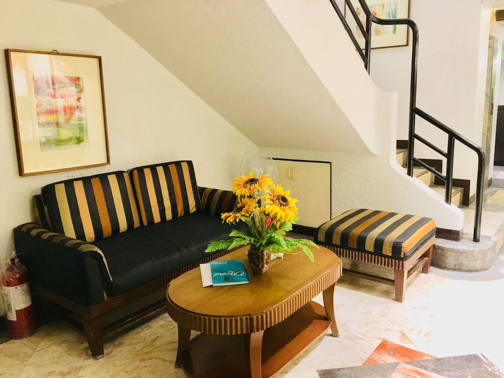 Jupiter Suites 34/50
