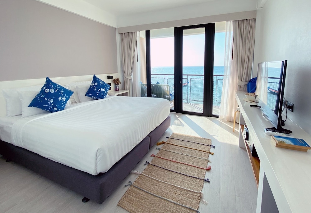 Blue Tao Beach Hotel 12/59