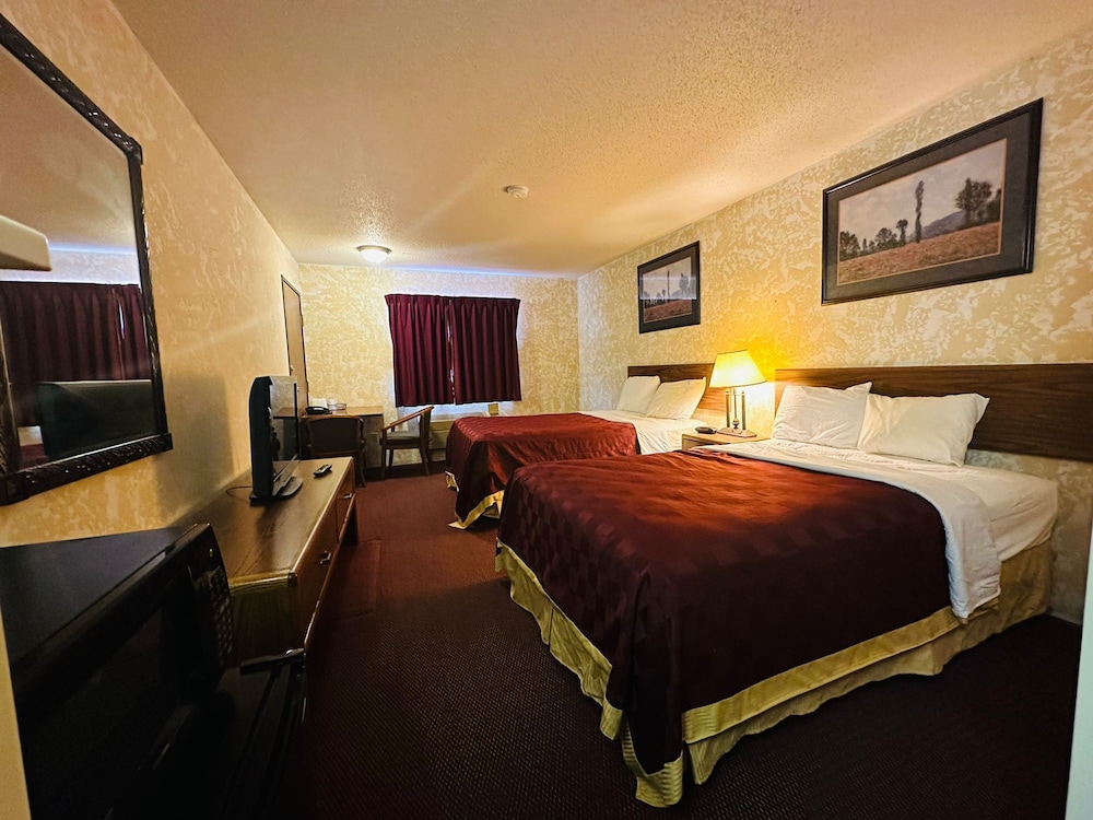 Basic, 2 Double Beds