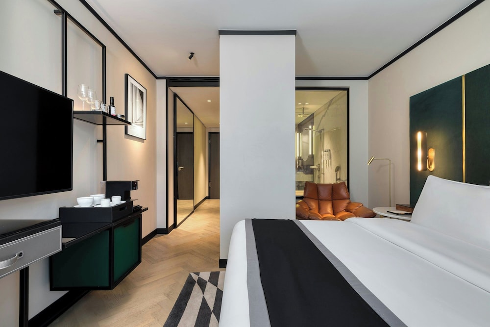 غرفة بسرير كينج، Academias Hotel, Autograph Collection 2/5
