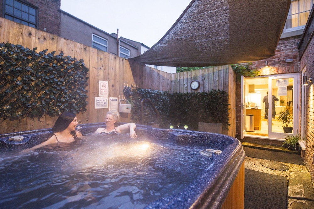 swimming pool spa