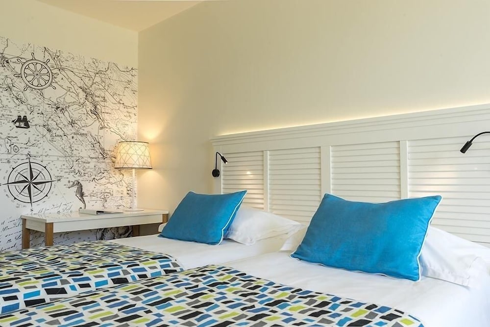 Room, Twin Beds, Park or Courtyard View, Balcony