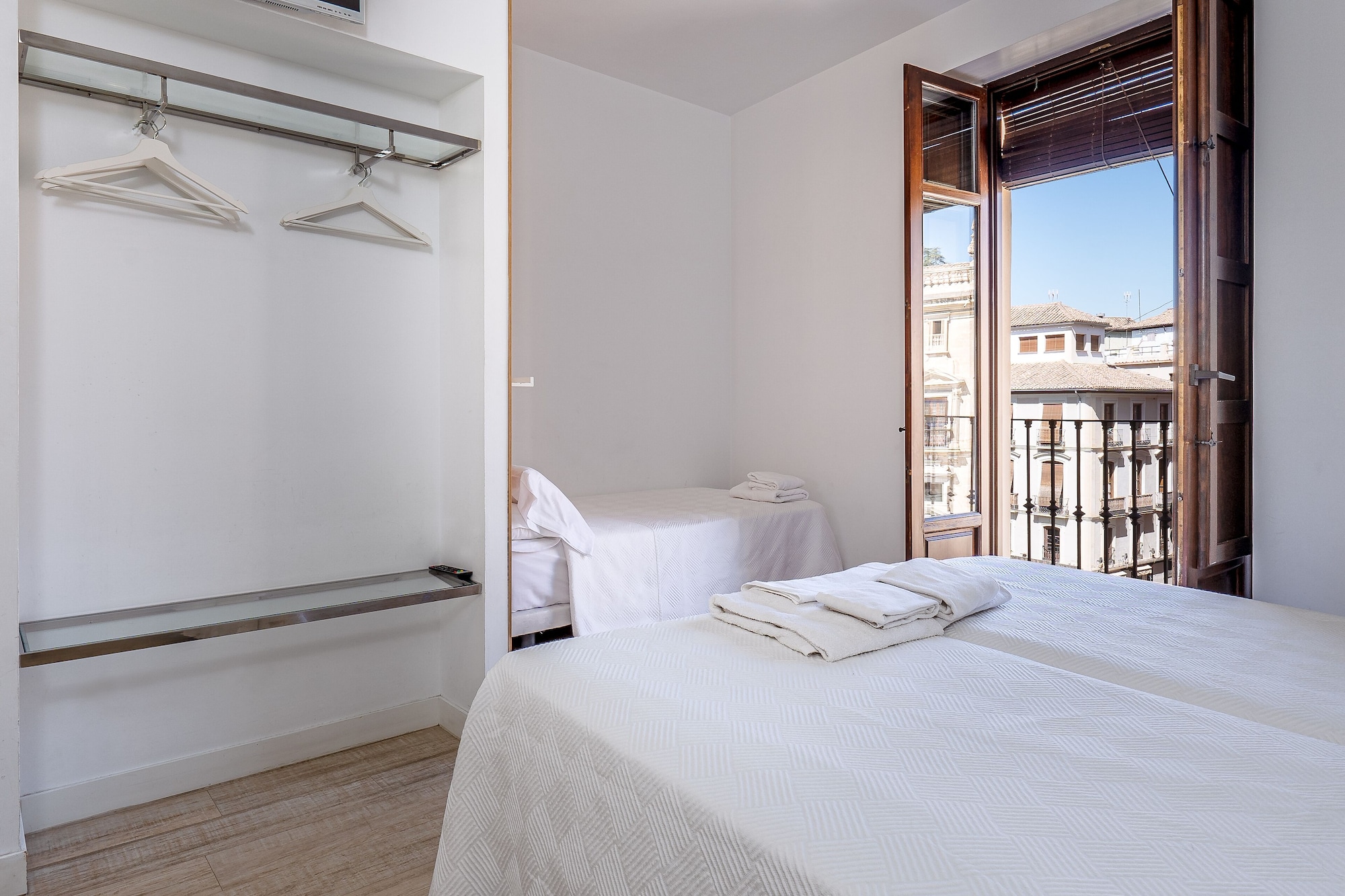 ROOM, TRIPLE, BALCONY
