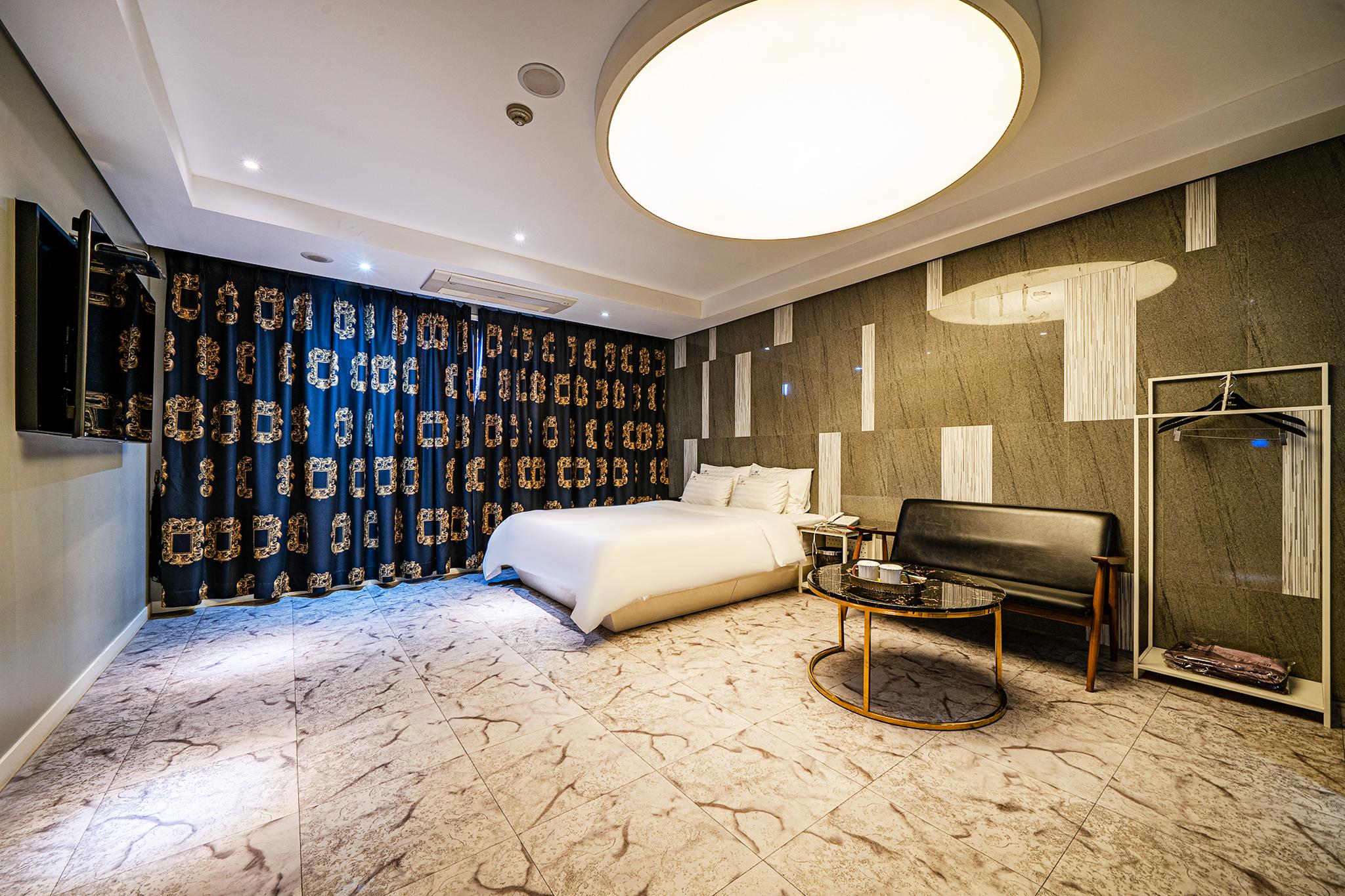 Deluxe, Twin Beds, Disney Tower