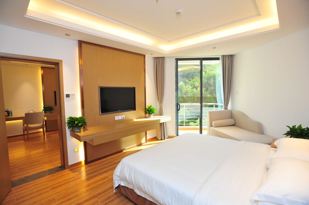 SUITE, WITH VIEW