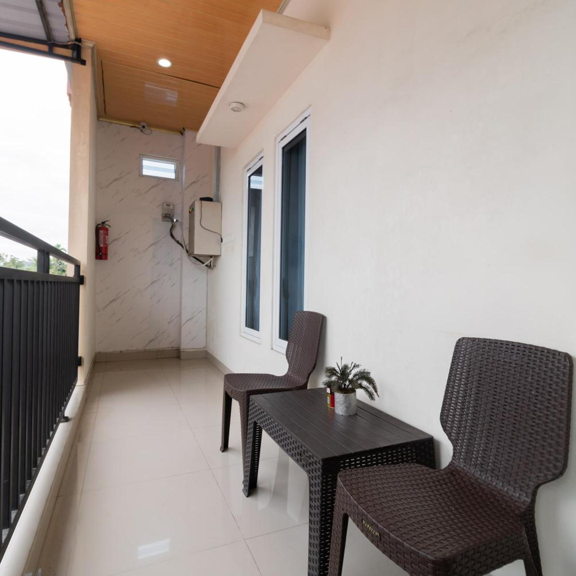 OYO 1648 Penginapan Three Joye 39/47