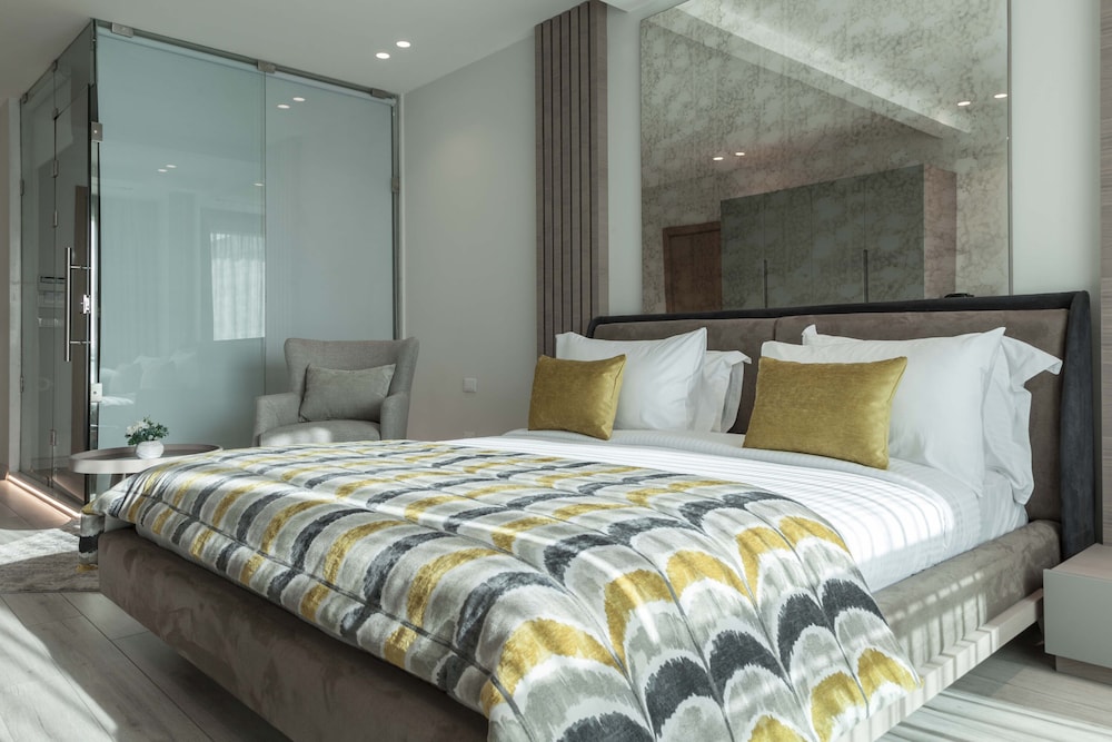 Lahoya Homes, Beirut 10/50