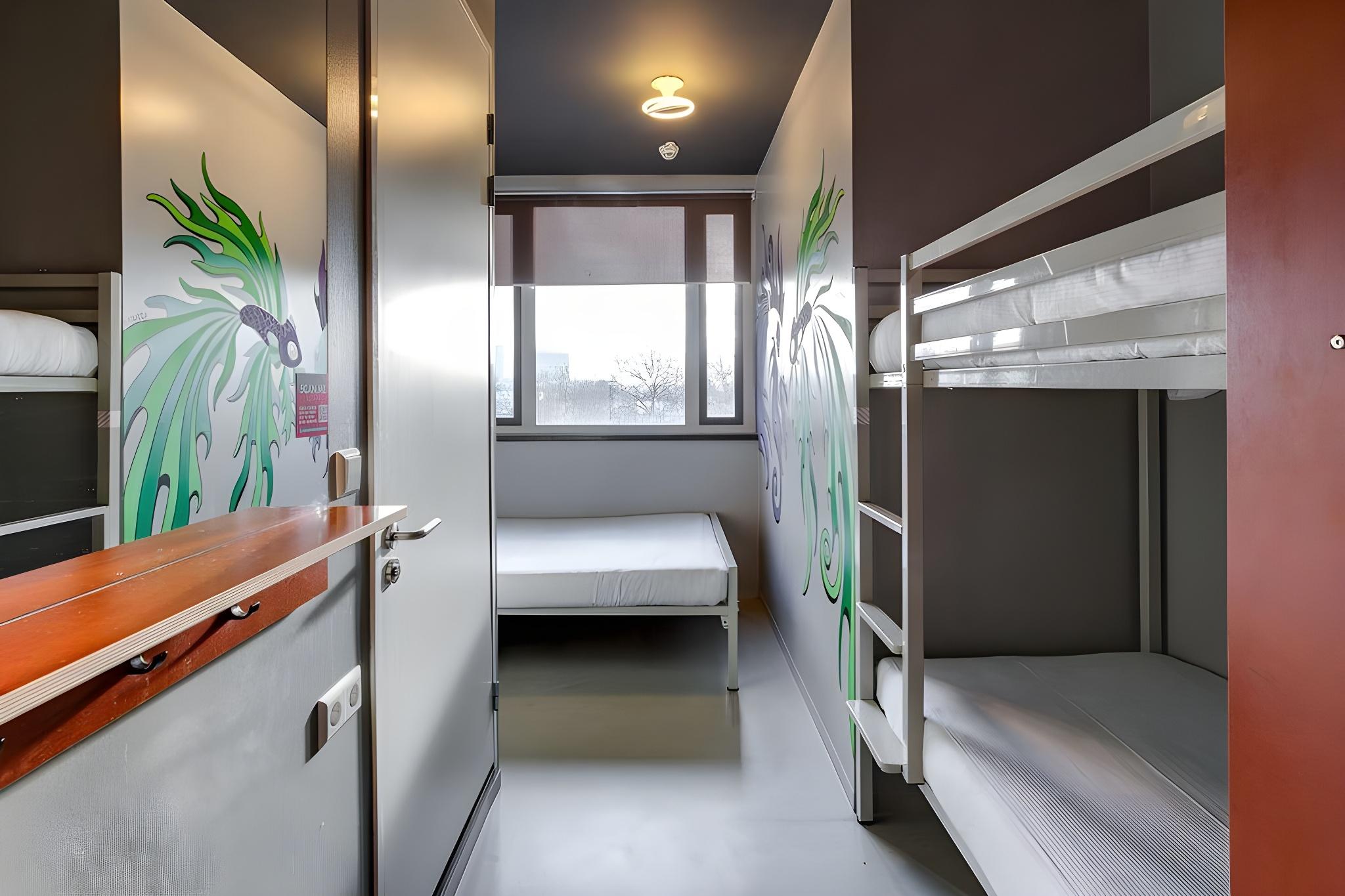 Private, 4 Beds