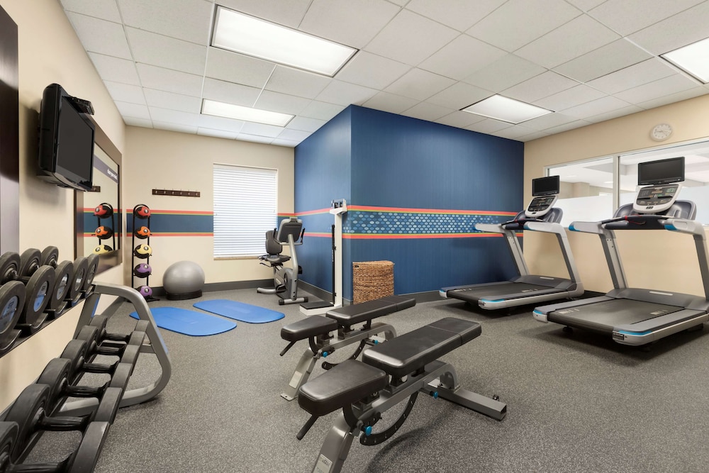 Hampton Inn & Suites Herndon - Reston 24/42