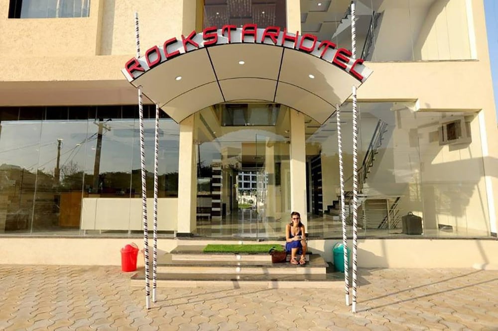 Rock Star Hotel 2/30