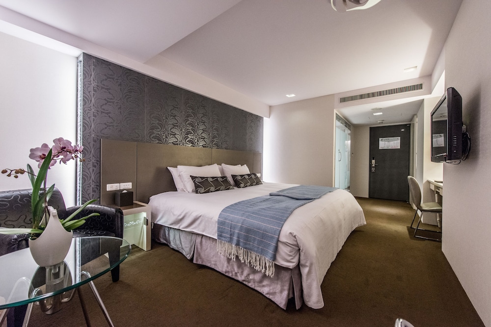 Forward Hotel Nangang 11/70