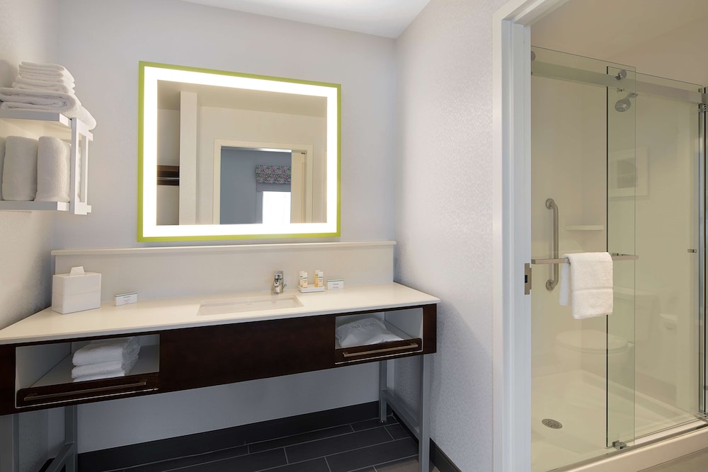 Hampton Inn Suites Raleigh Midtown Nc 11/32