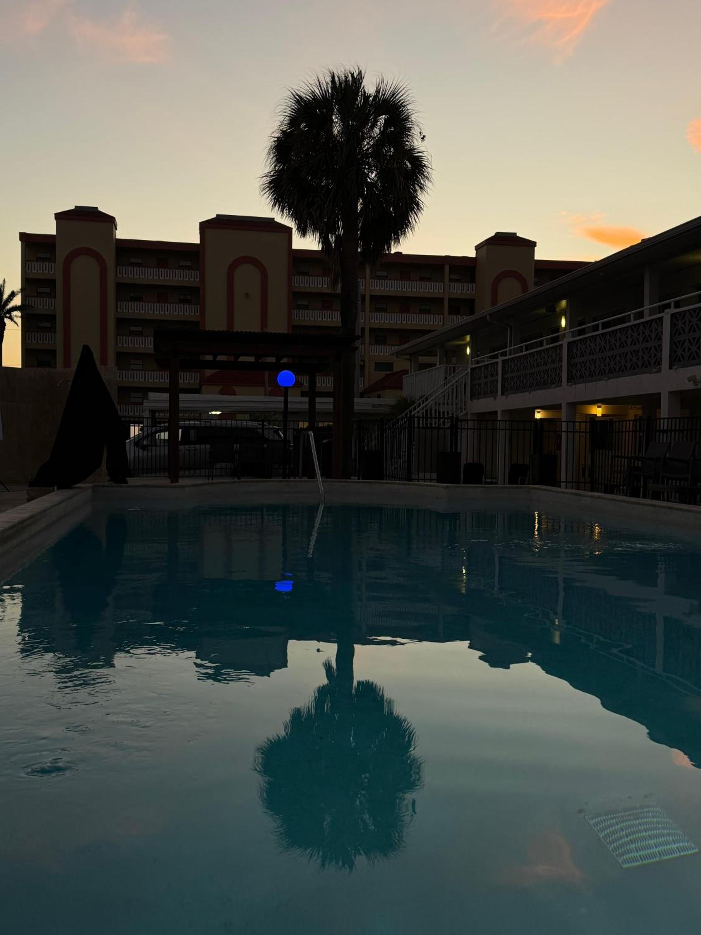 Holiday Isles Resort 16/25