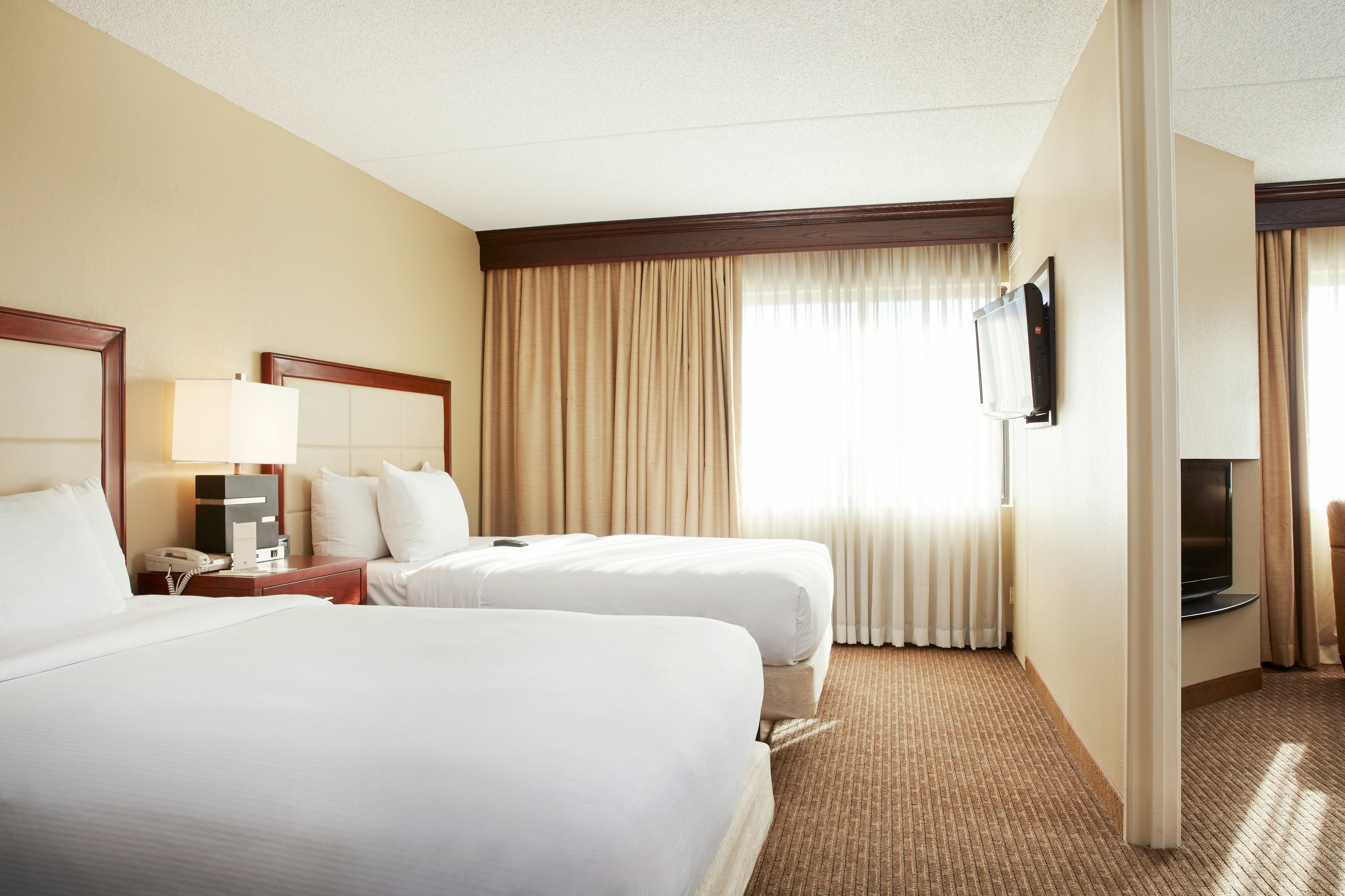 DoubleTree Suites by Hilton Cincinnati - Blue Ash 7/38