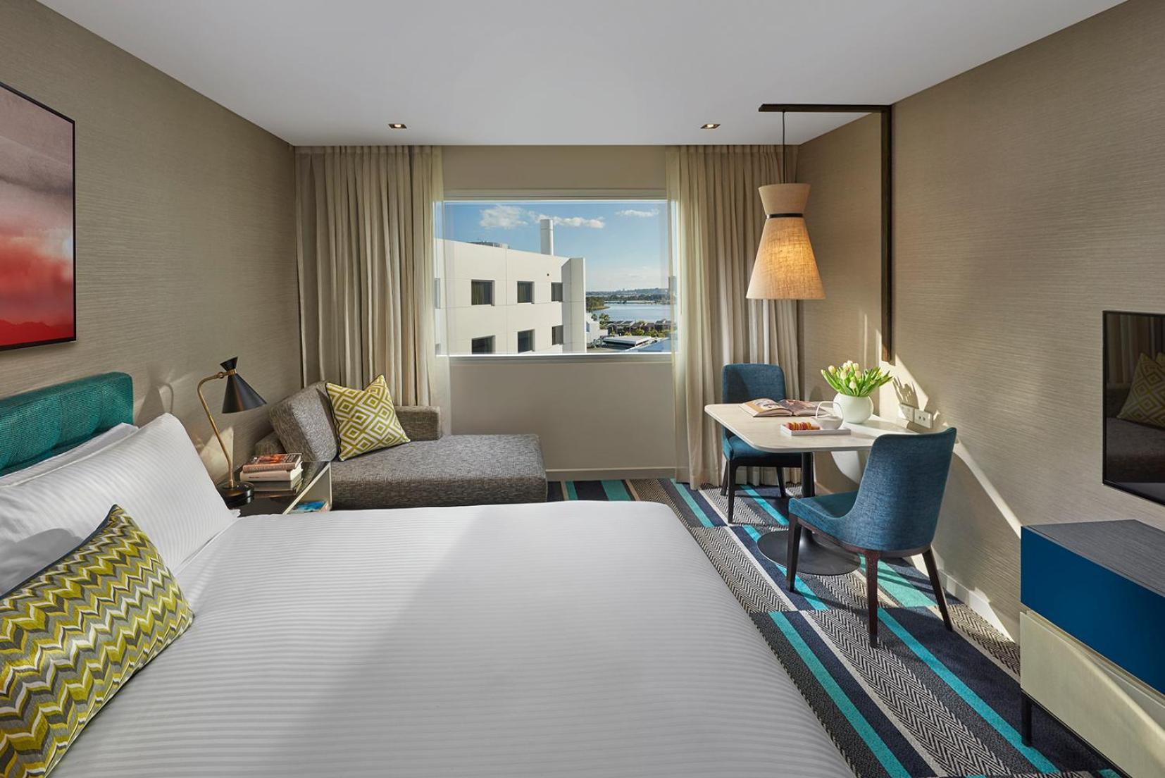 CROWN PROMENADE PERTH 20/55