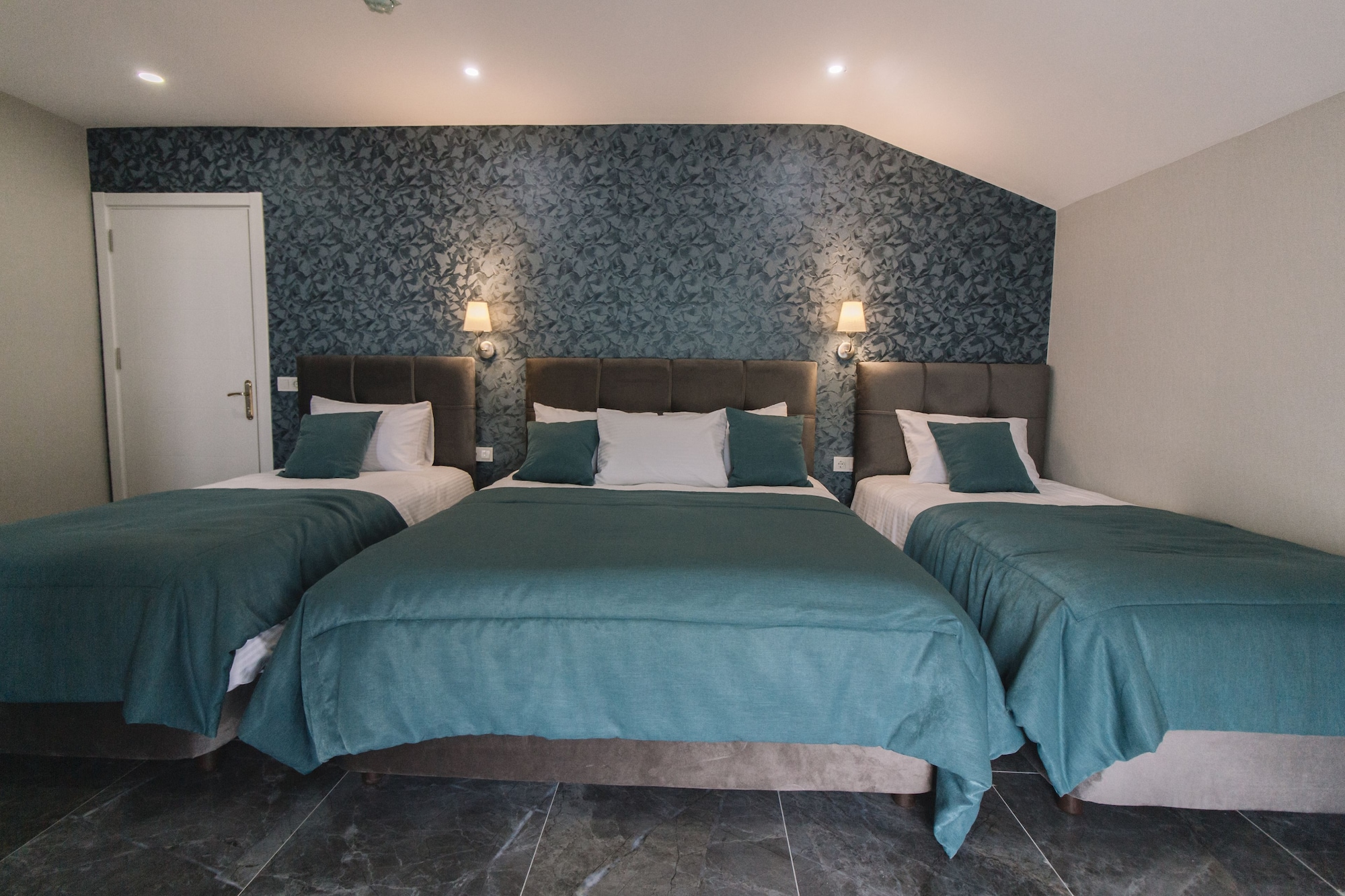 ROOM, QUADRUPLE