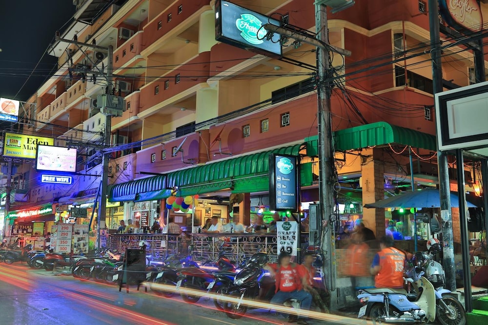 Harrys Hotel Bar & Restaurant 1/45