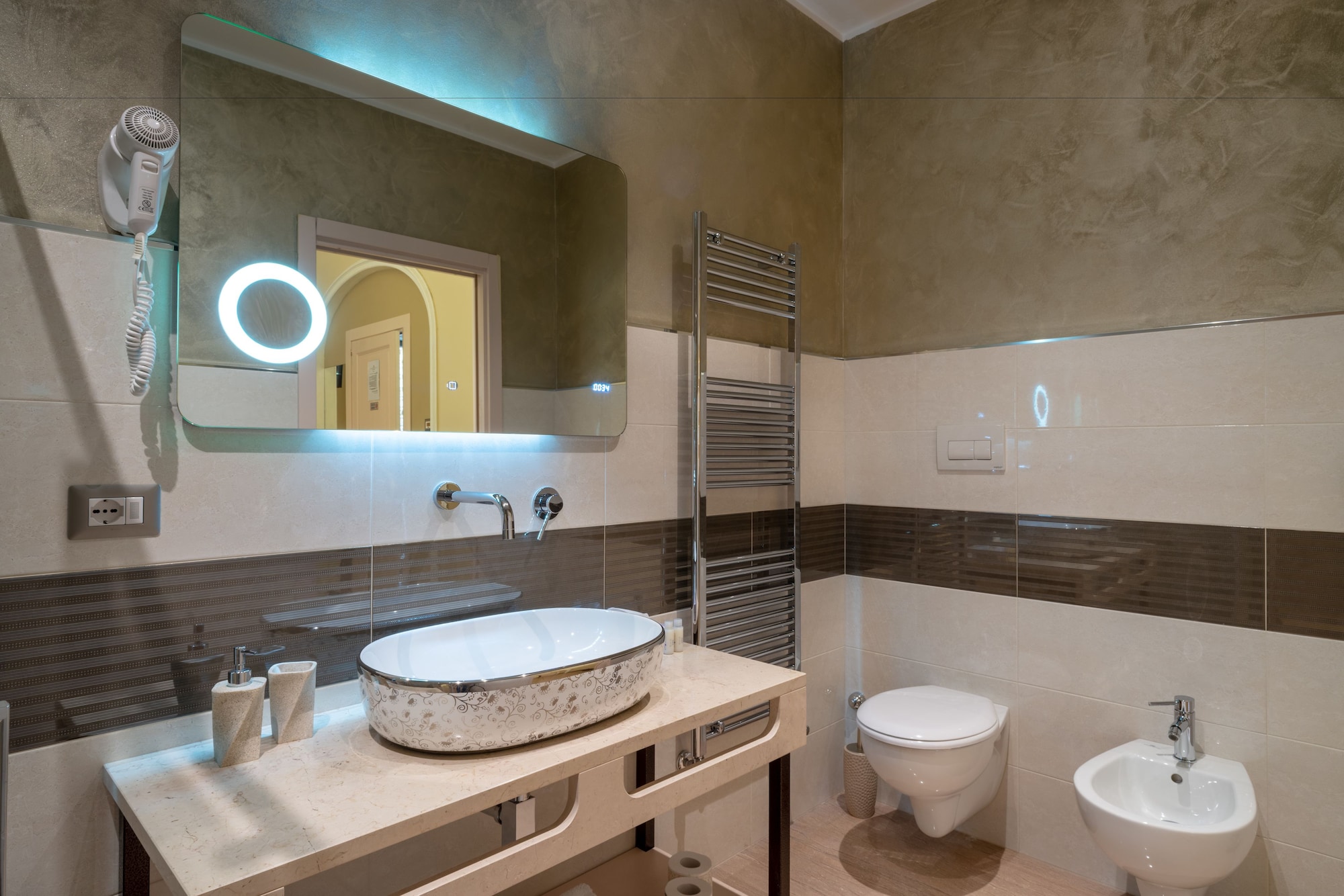 COMFORT, STUDIO, SUITE