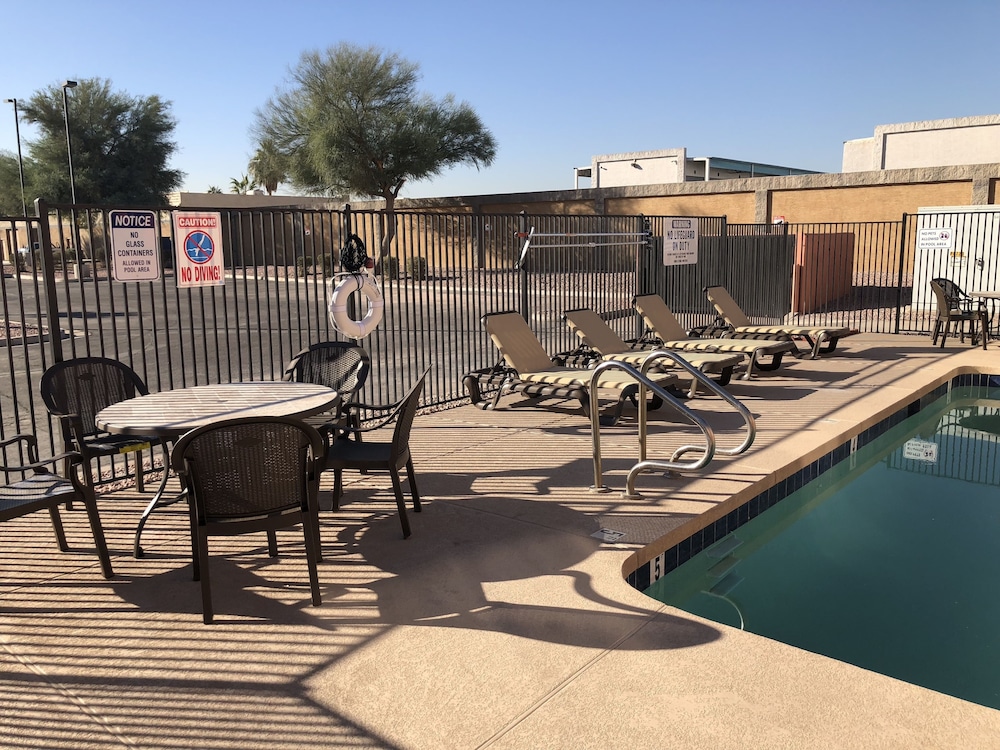 Baymont by Wyndham Phoenix I-10 near 51st Ave 48/55