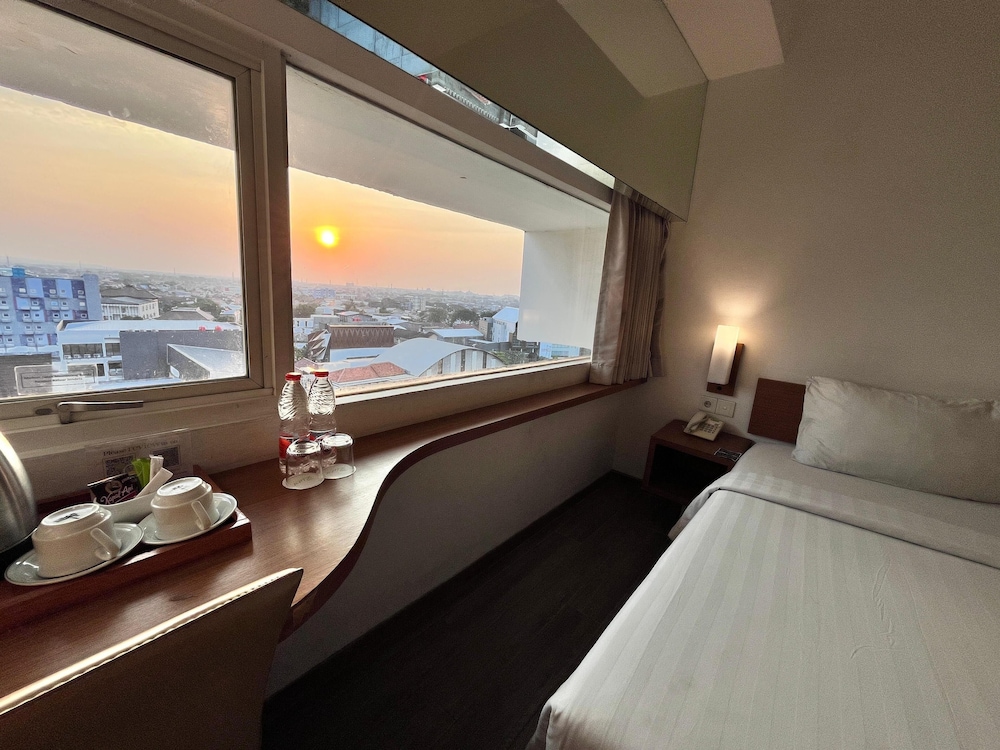 Whiz Hotel Pemuda Semarang 12/44