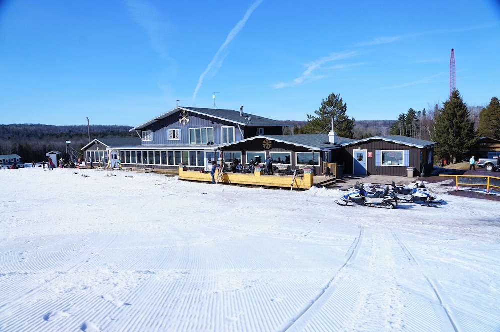 Mont du Lac Resort 56/65