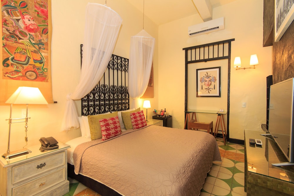 Hotel Casa Lola Deluxe Gallery 21/77