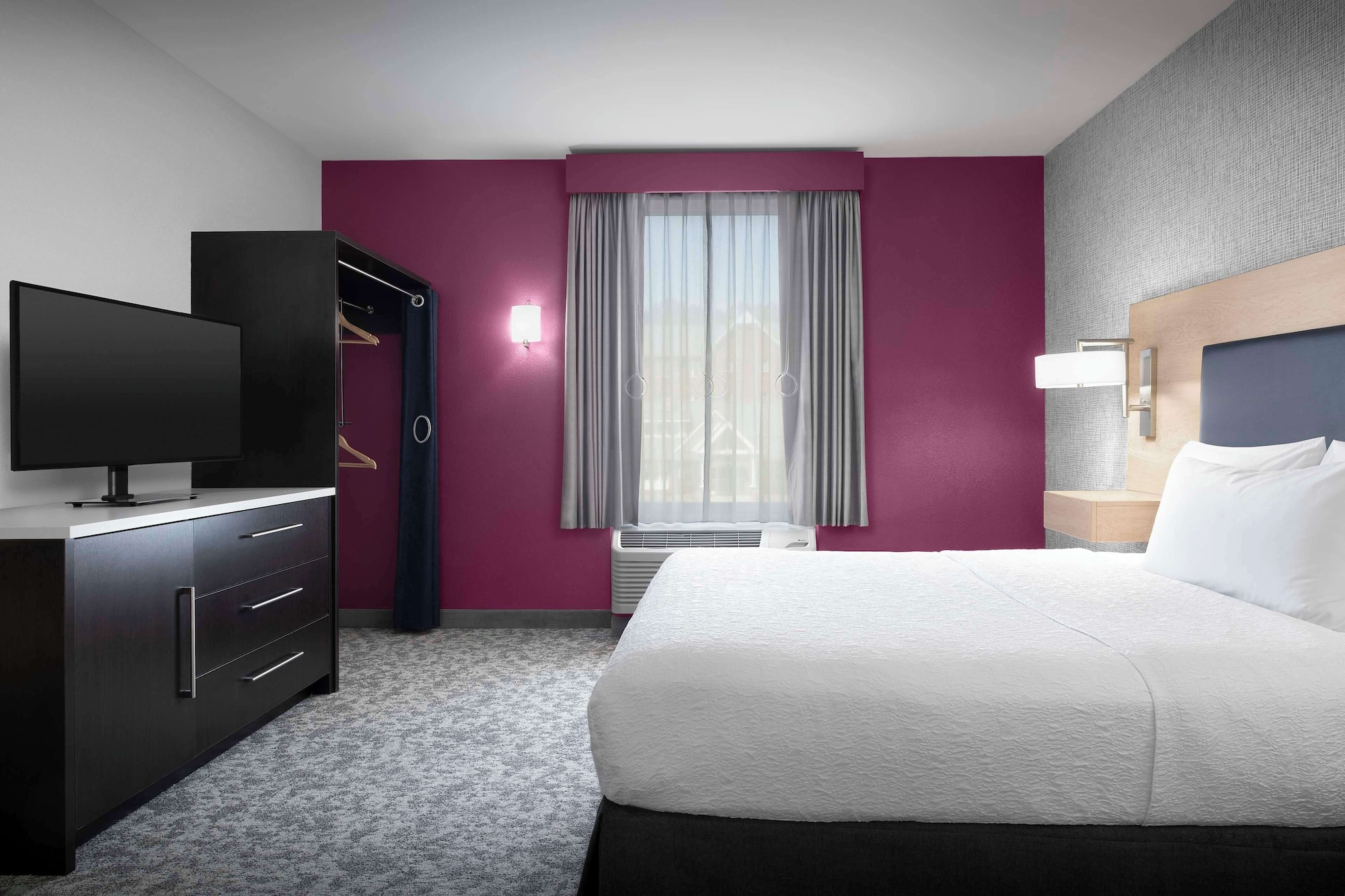 SUITE, QUEEN BED, ACCESSIBLE