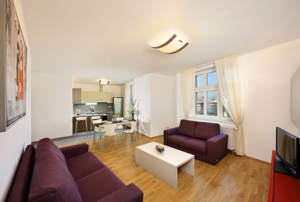 SALVATOR SUPERIOR APARTMENTS 23/36