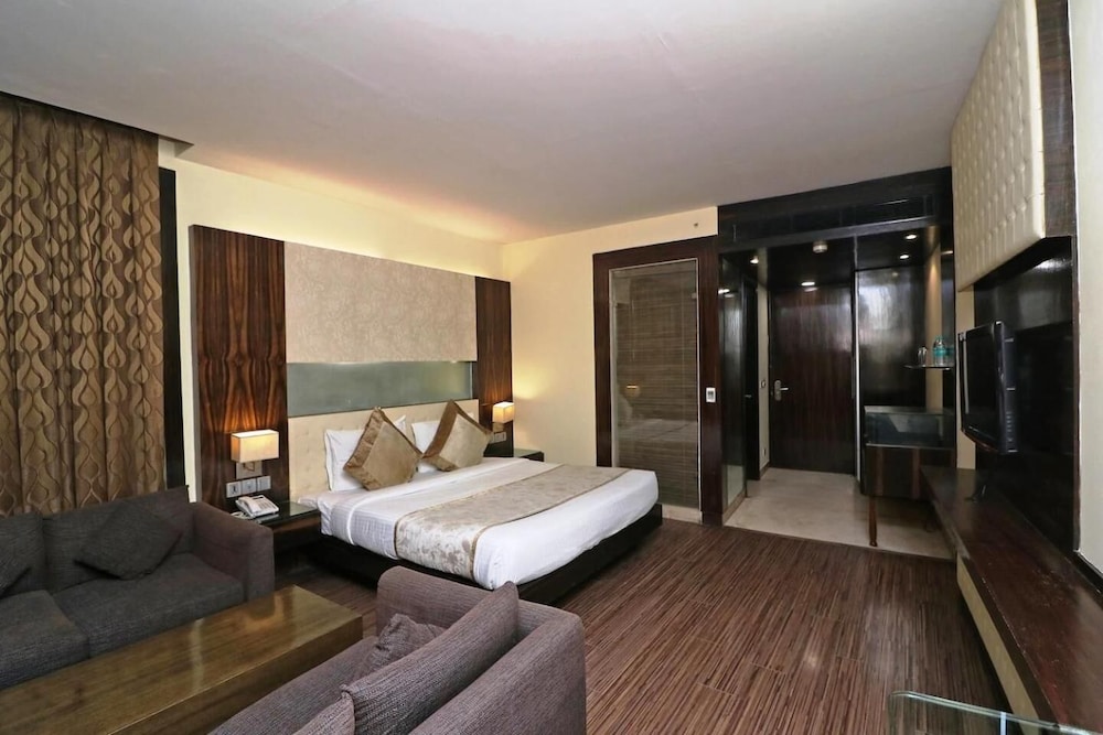HOTEL PRIVATE AFFAIR 13/35