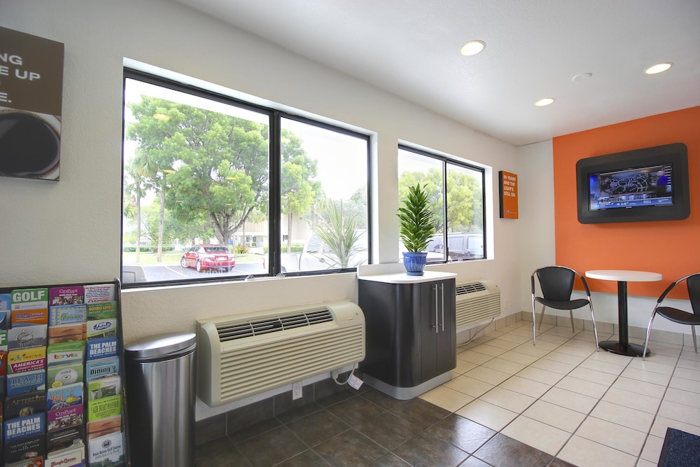 Motel6 Lantana/West Palm Beach, FL 39/60