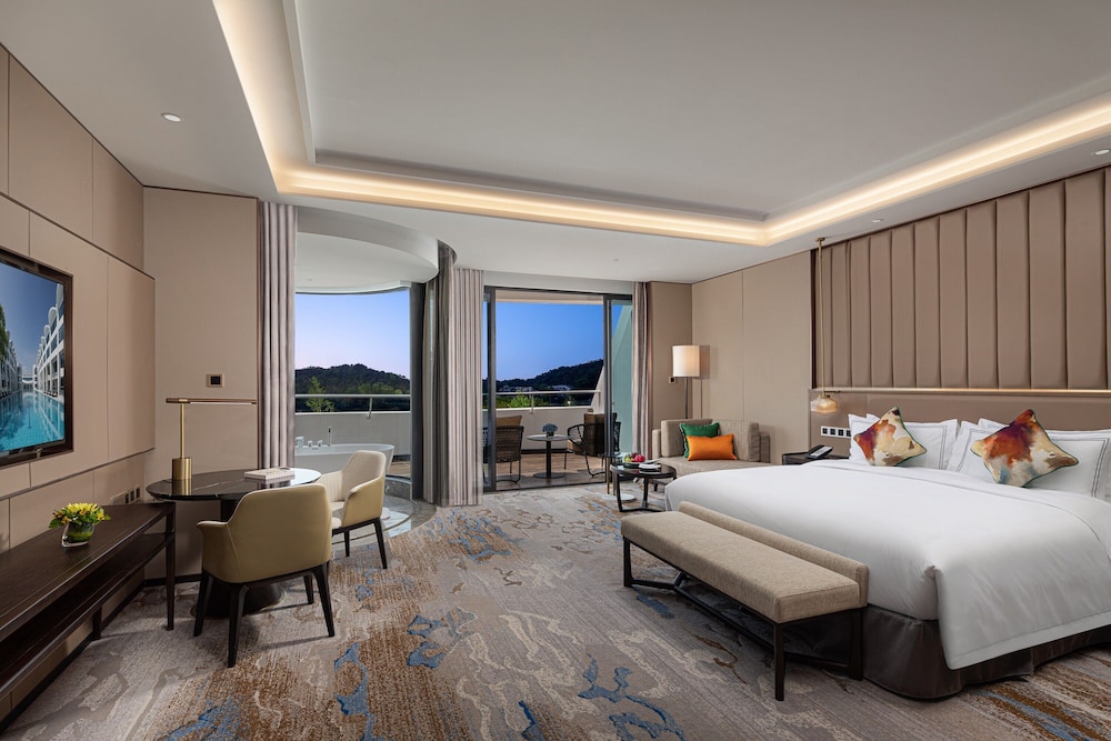 White Swan Hotel (Taizhou International Conference Center) 10/22