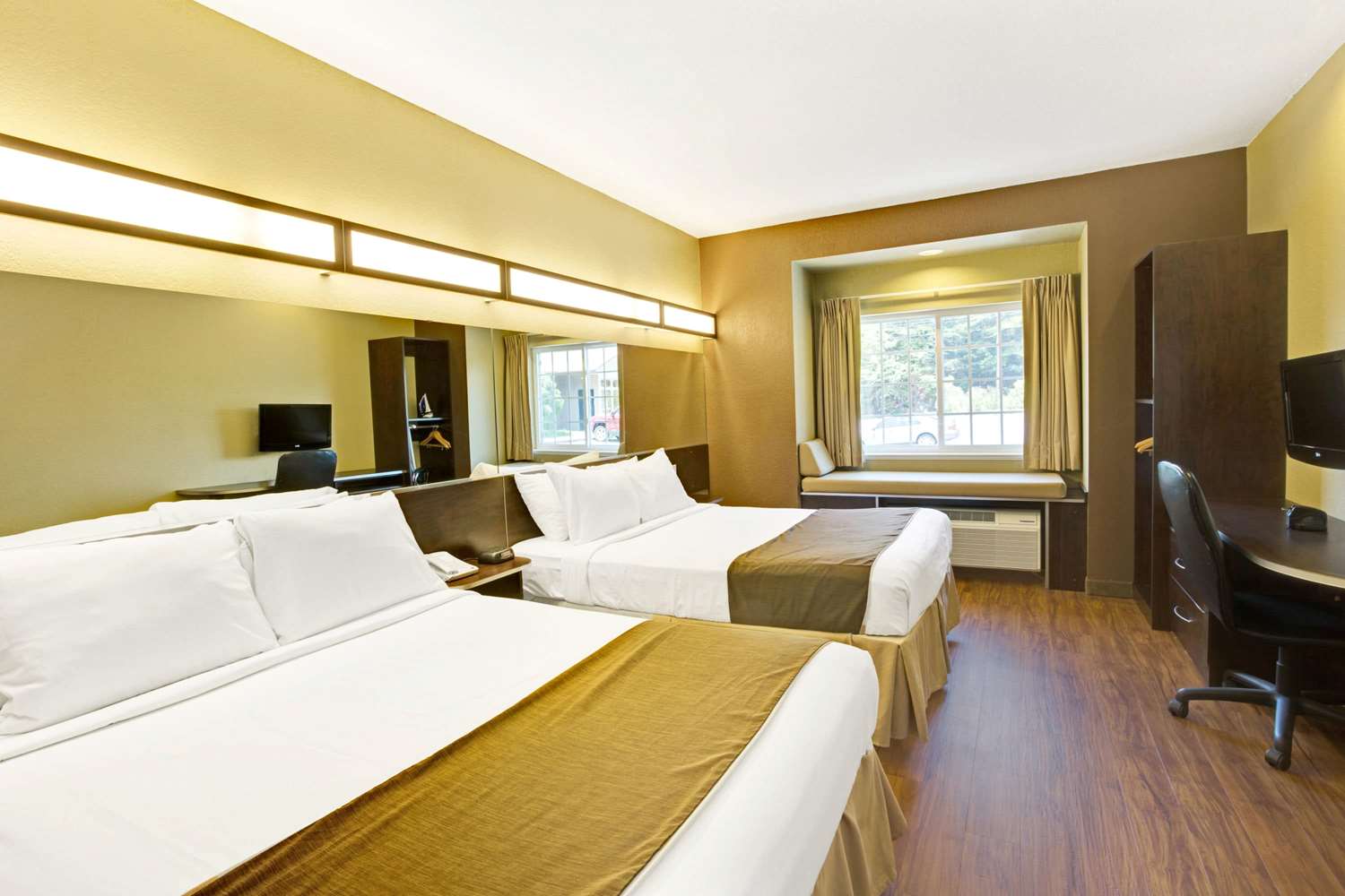 Microtel Inn Suites By Wyndham Bryson City 10/22