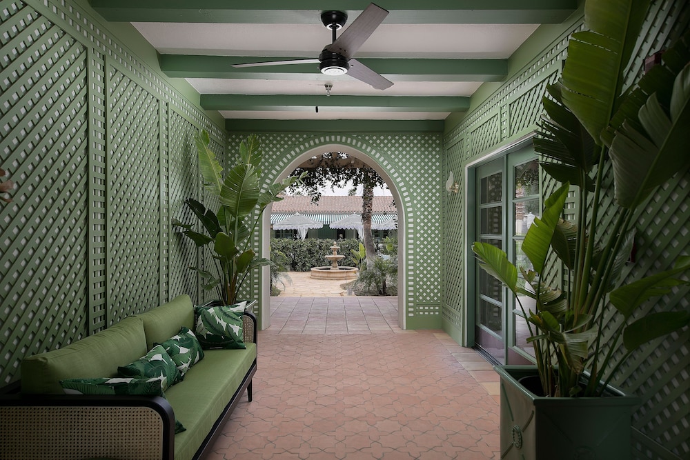 Colony Palms Hotel 33/44