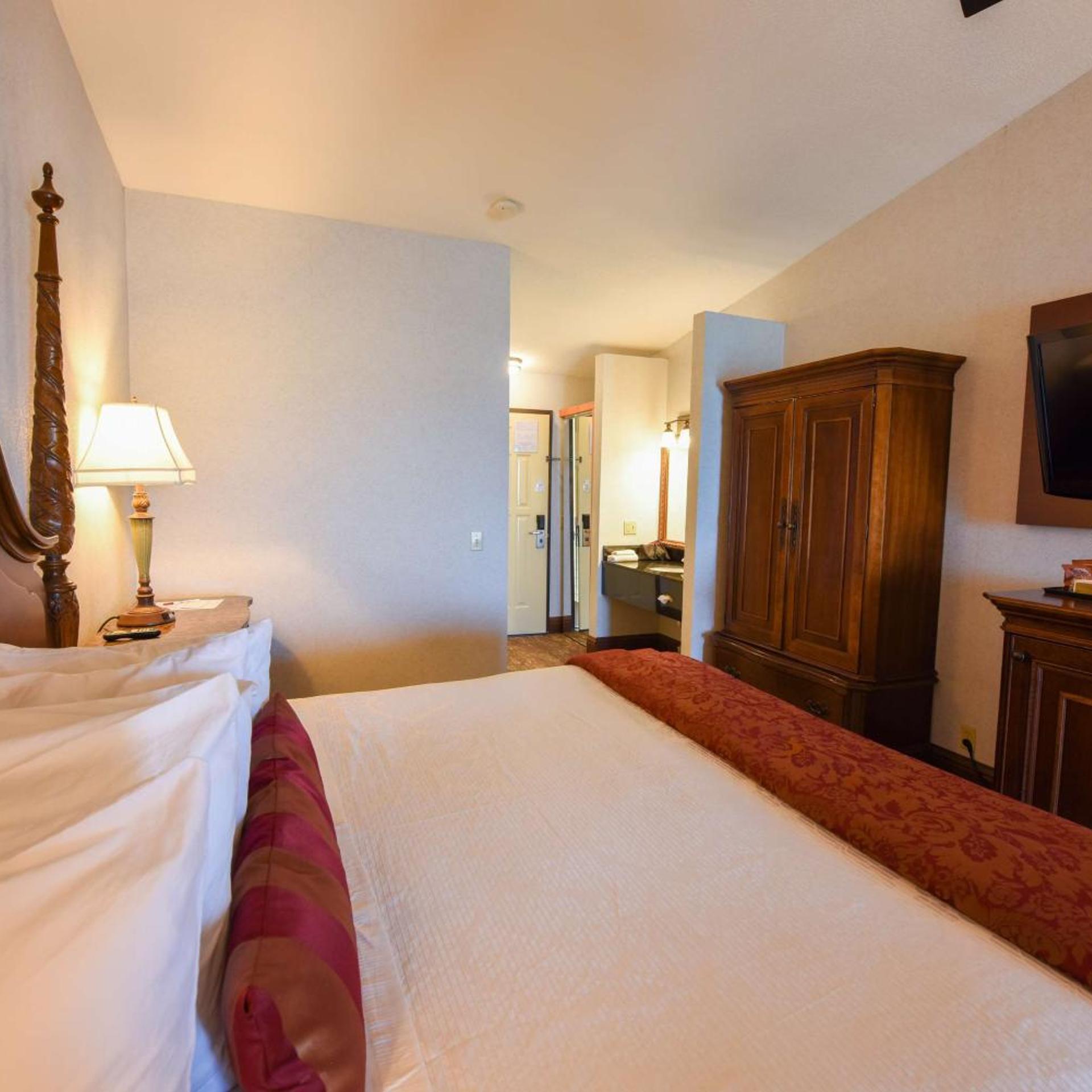 Room, King Bed, Pool Side, Accessible