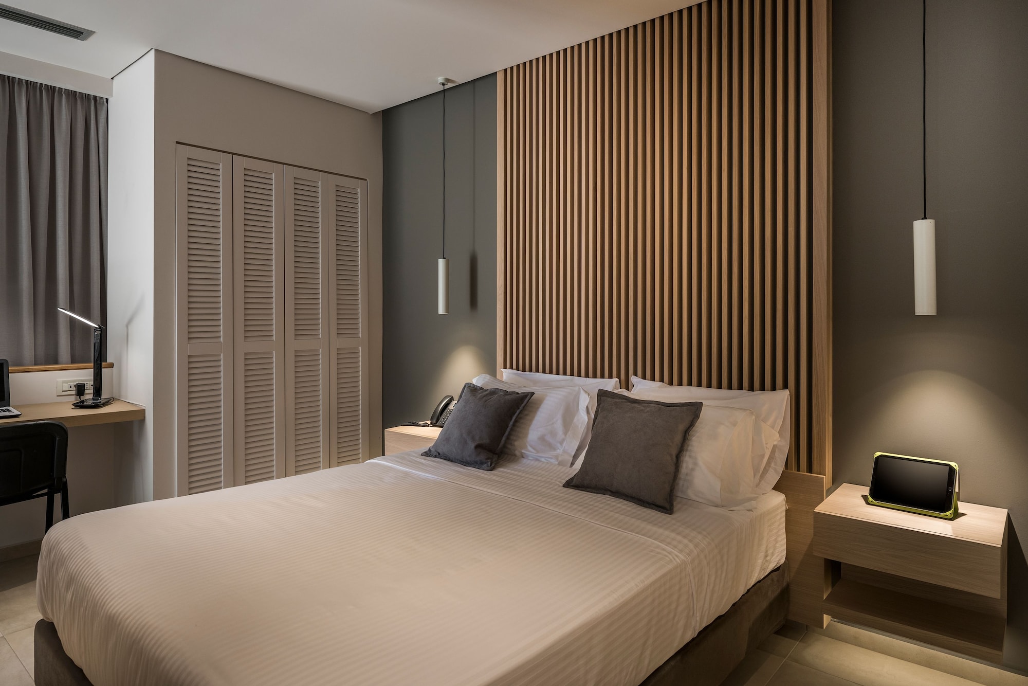 1 BEDROOM, SUITE