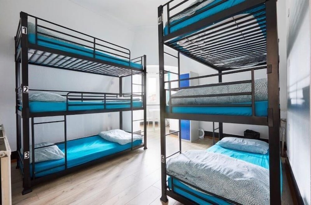 FEMALE DORM, 6 BEDS