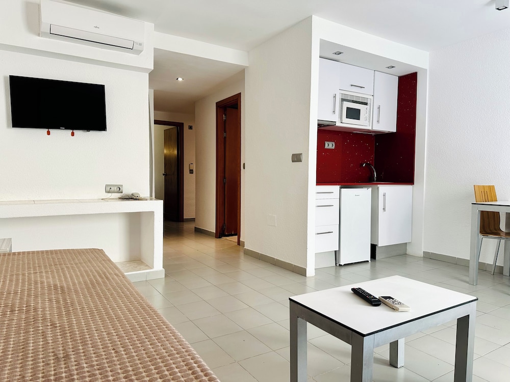Ibiza Jet Apartamentos - Adults Only 24/50